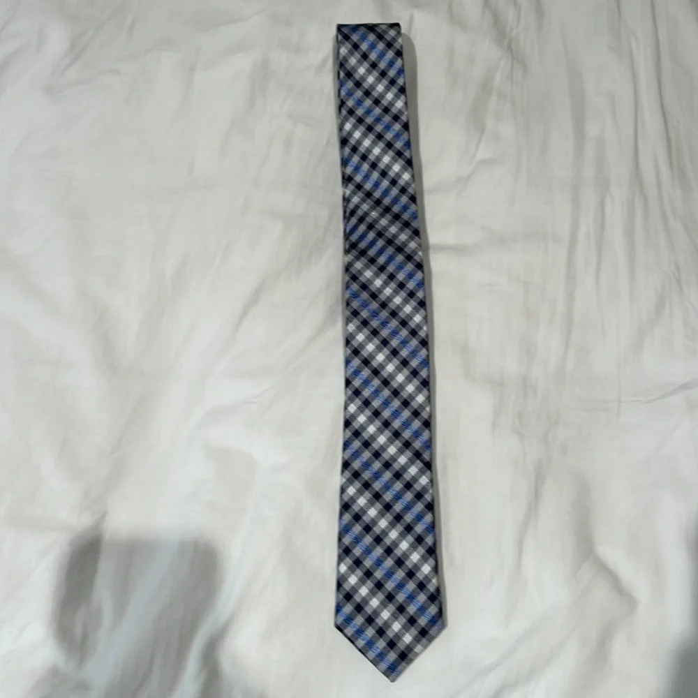 Boys Michael KORS tie in great condition.